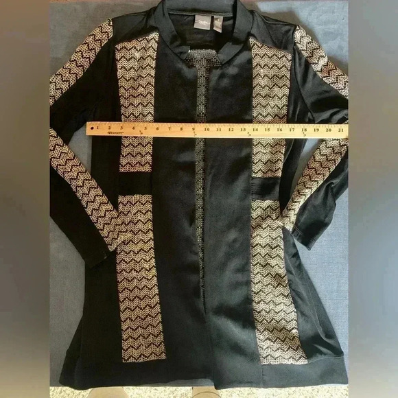 Woman’s Travels By Chicos Black and Gold Long Sleeve Classic Cardigan Size 1 - Picture 10 of 11